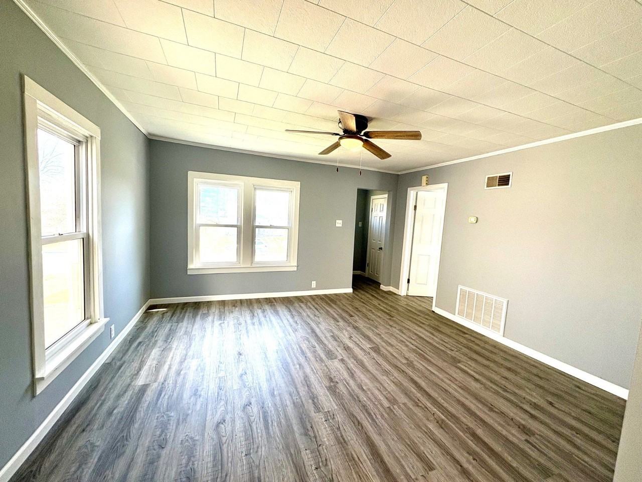 433 13th St - Photo 6 of 23