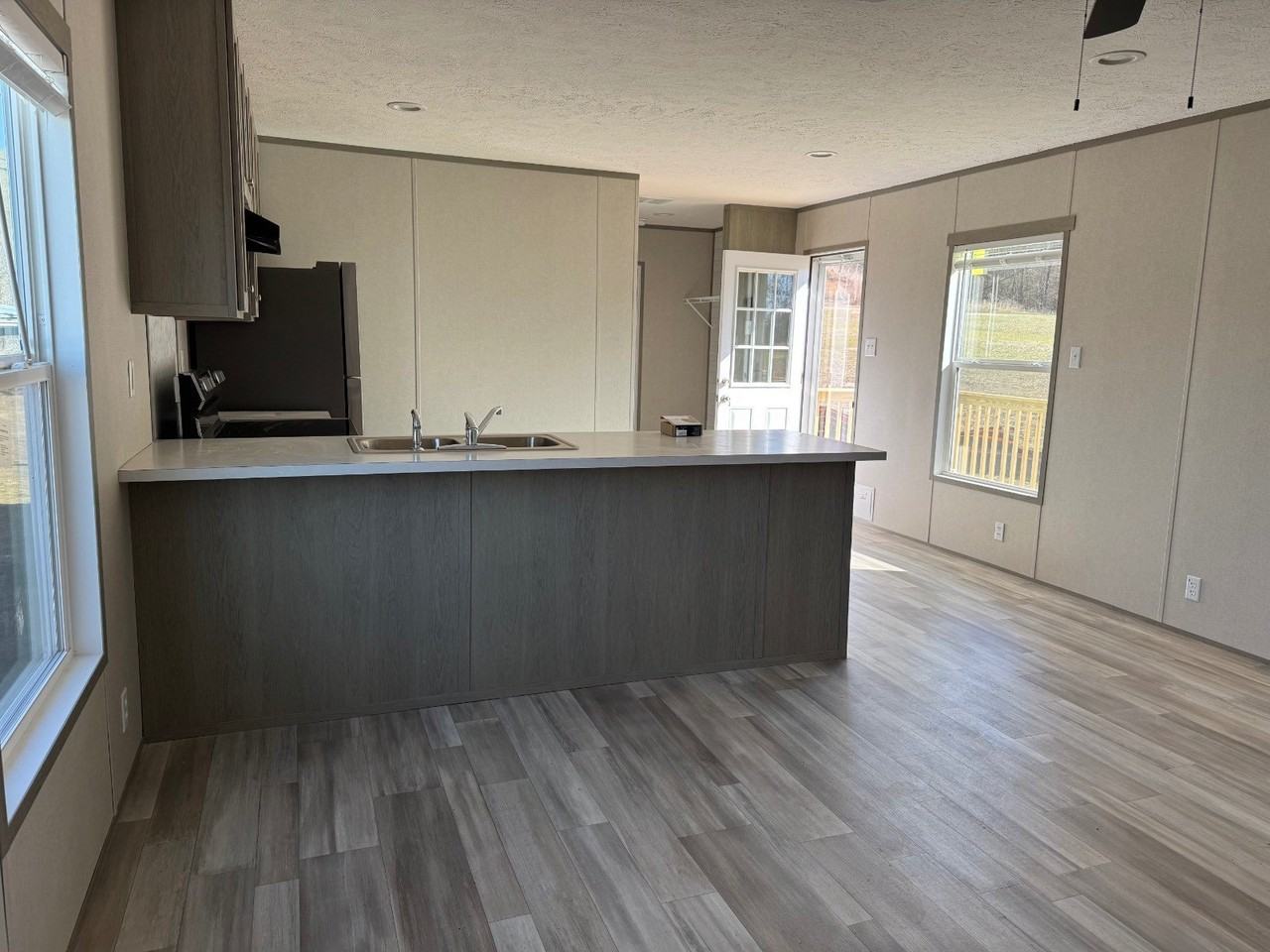 580 Jessica Way - Photo 2 of 6