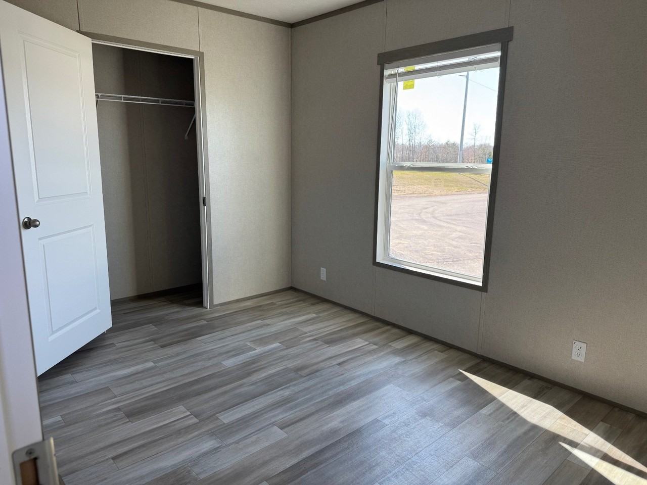 580 Jessica Way - Photo 4 of 6