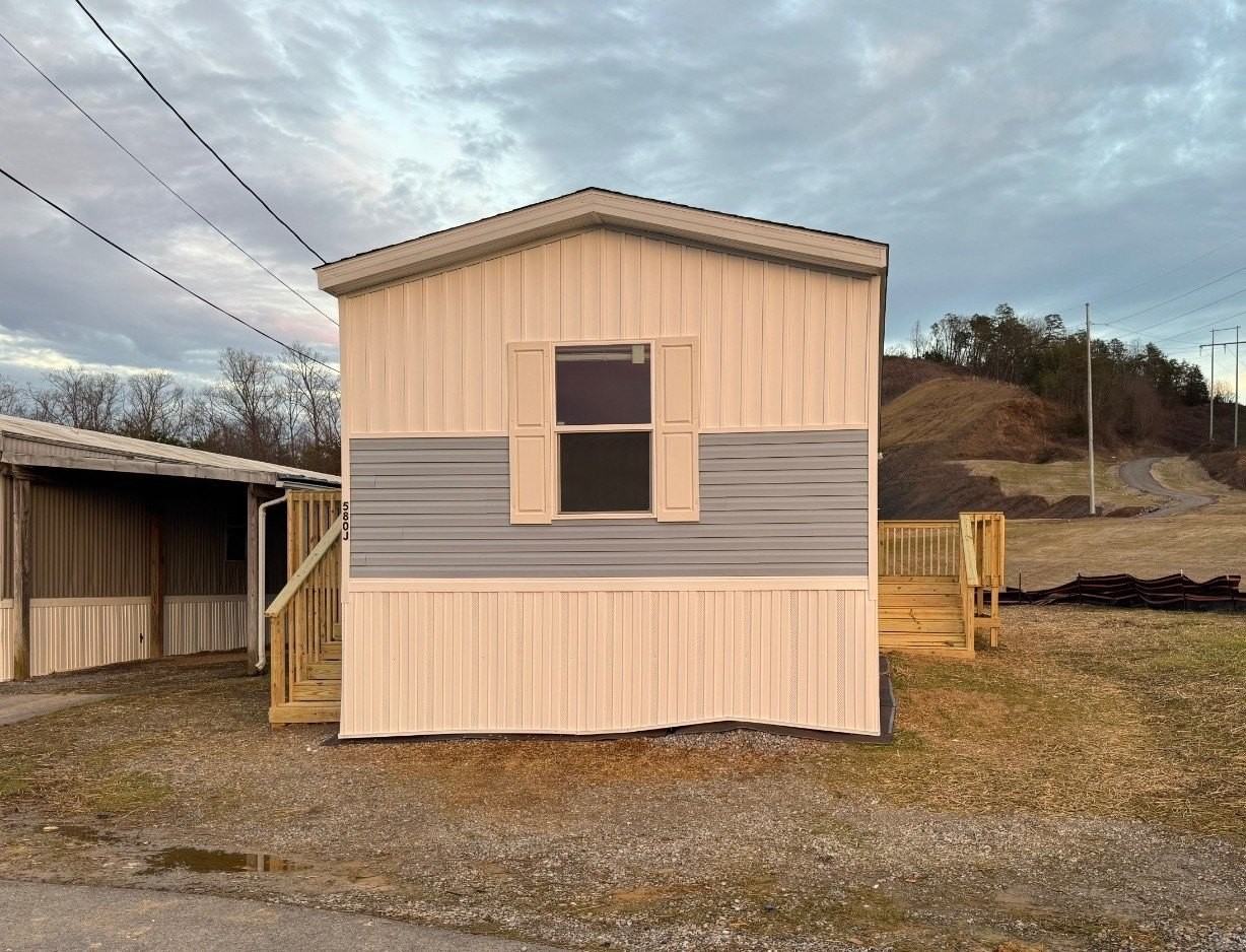 580 Jessica Way - Photo 6 of 6