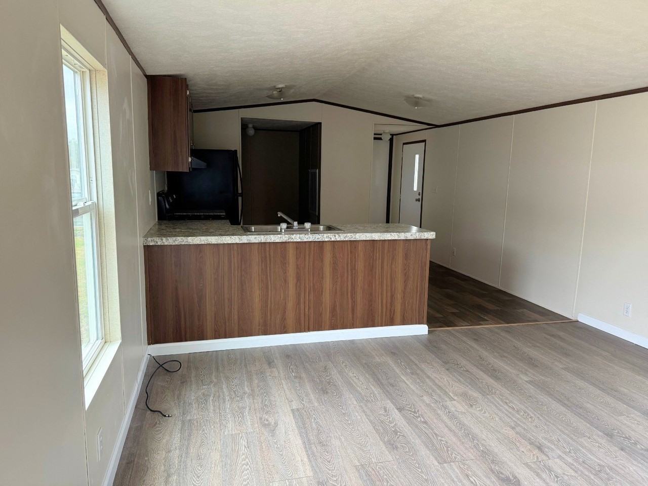 565 Travis Way - Photo 3 of 11