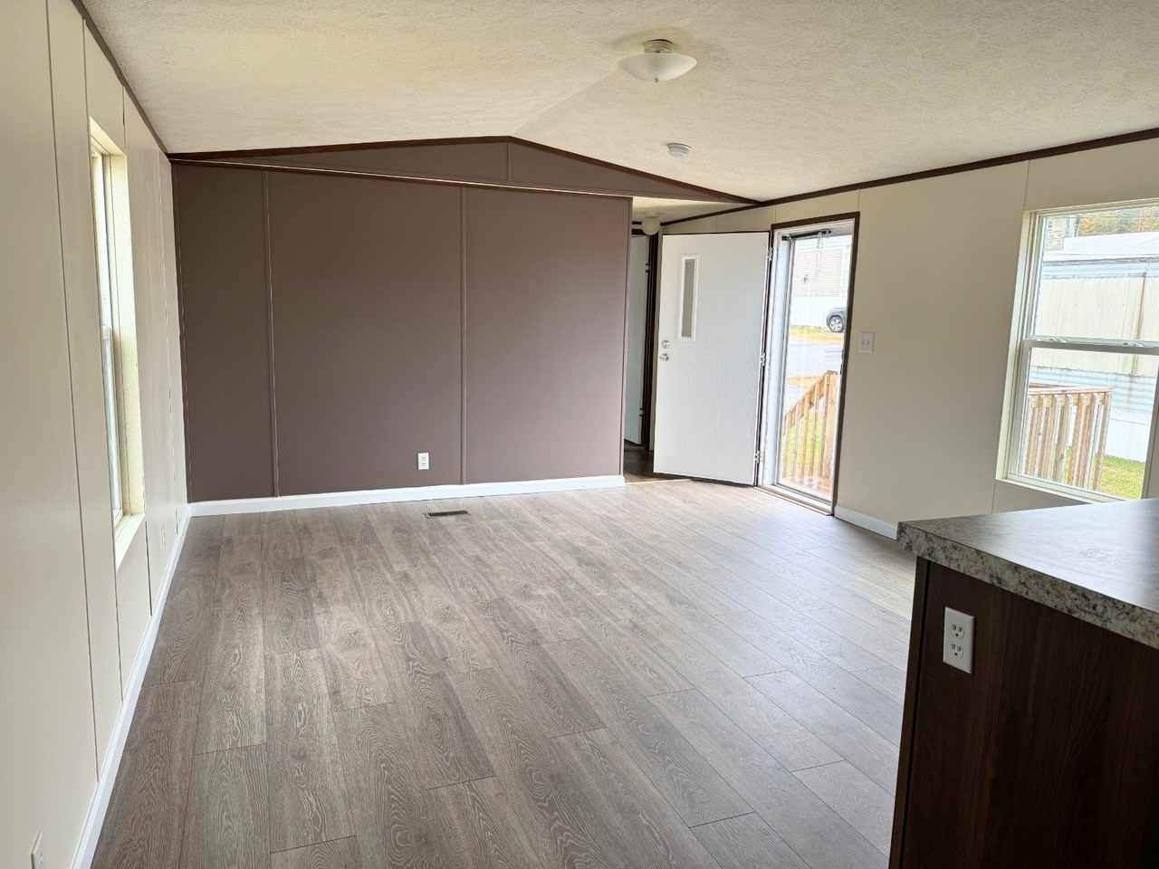 565 Travis Way - Photo 5 of 11