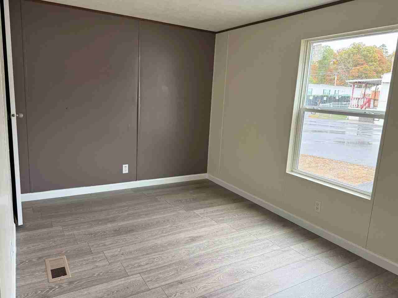 565 Travis Way - Photo 6 of 11