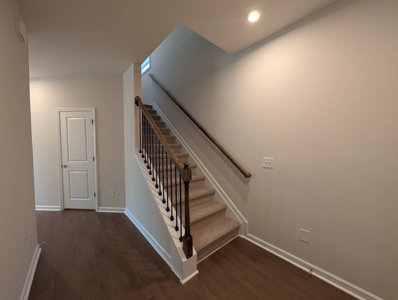 985 Tess St - Photo 5 of 28