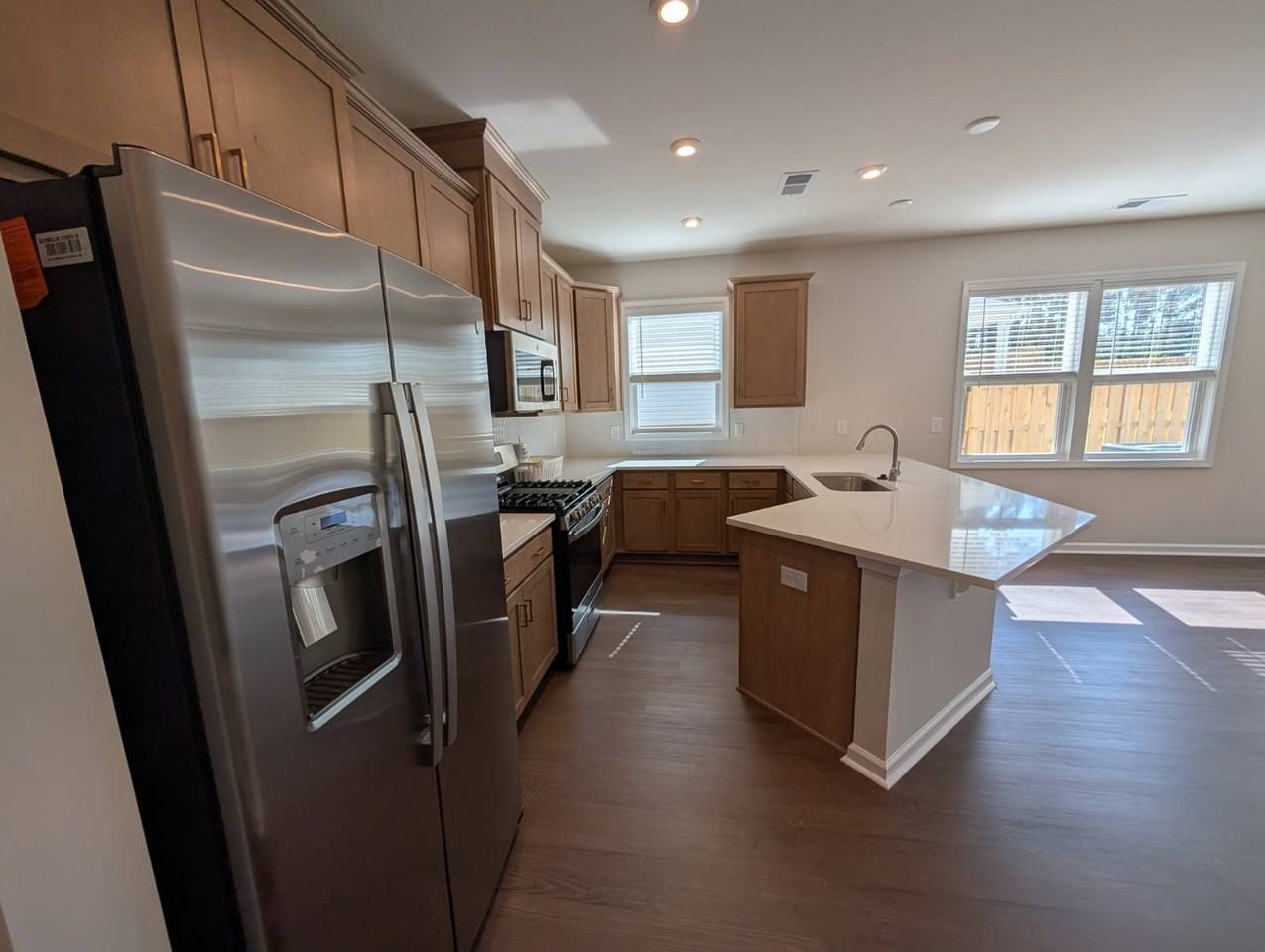 985 Tess St - Photo 6 of 28