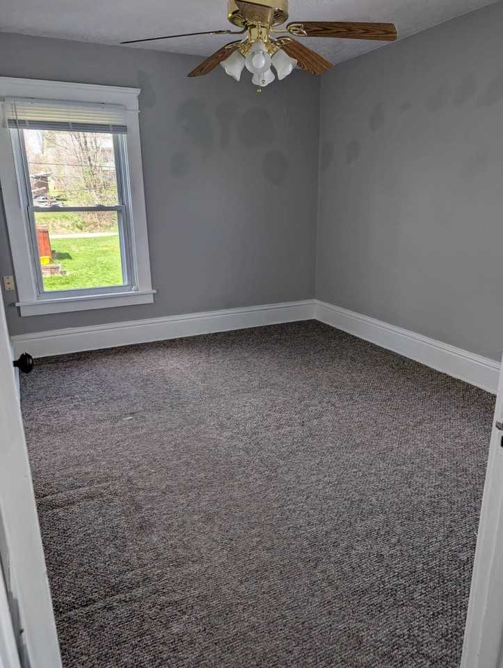 1351 S Seneca Ave - Photo 3 of 3