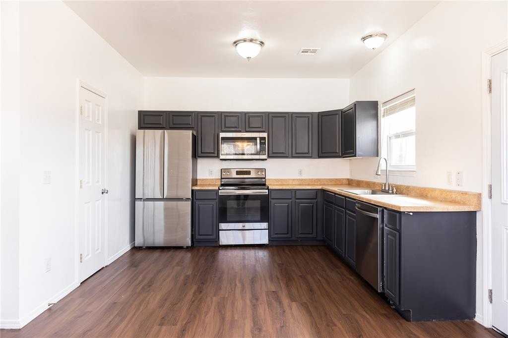915 E Perkins Ave - Photo 3 of 12