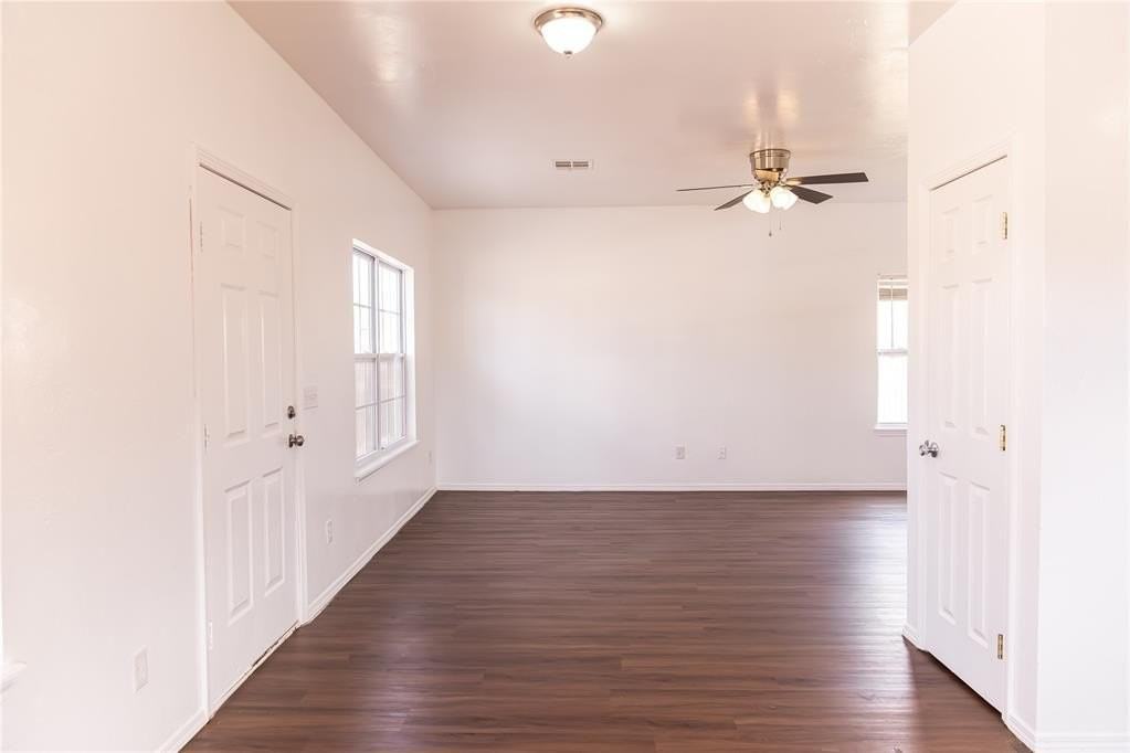 915 E Perkins Ave - Photo 5 of 12