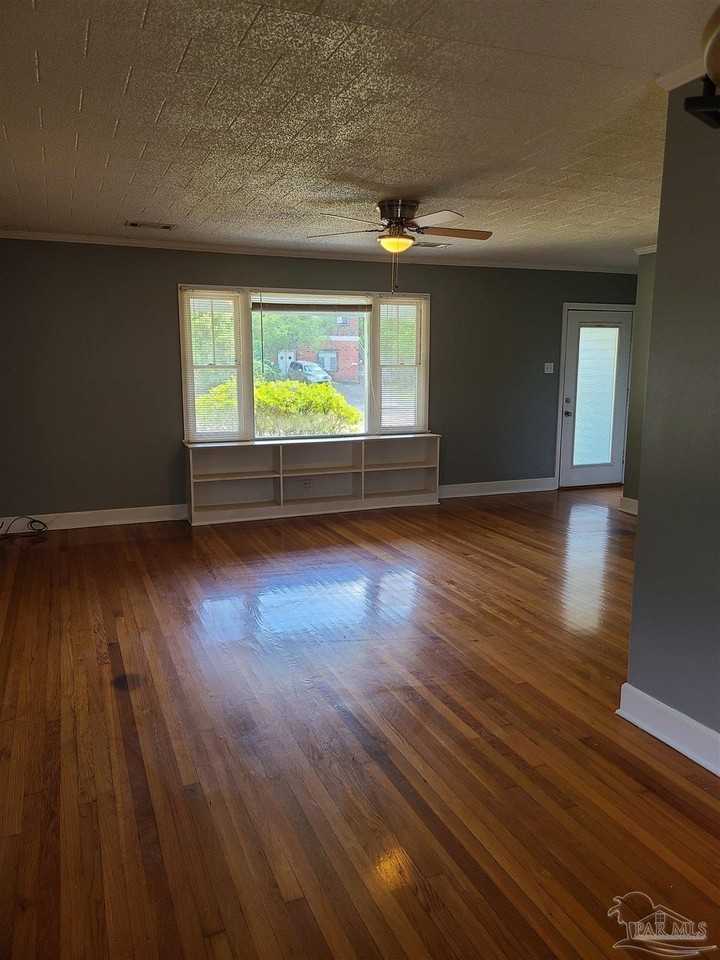 1821 W Gregory St - Photo 4 of 14