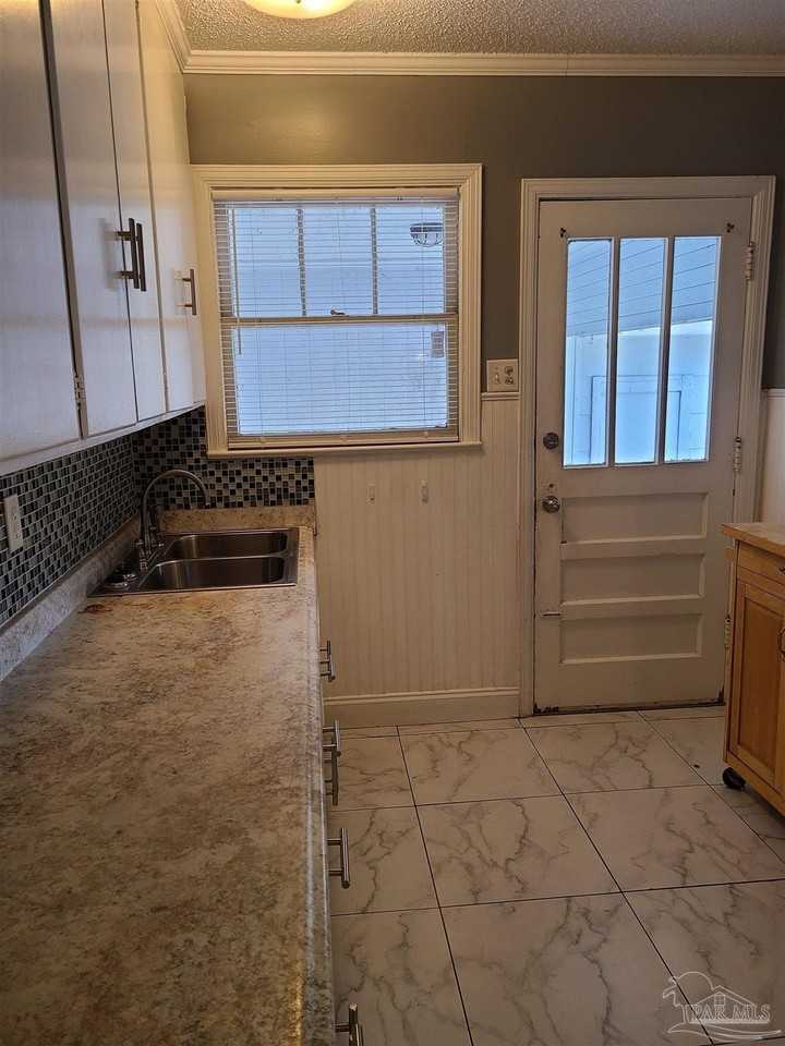 1821 W Gregory St - Photo 7 of 14