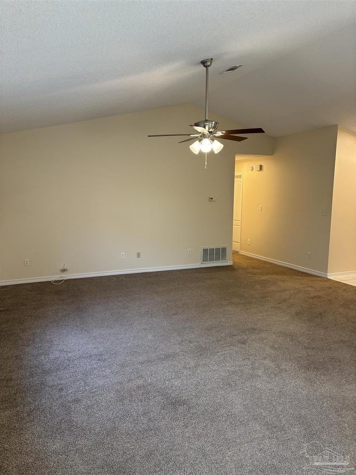 1607 Dees Rd - Photo 4 of 26