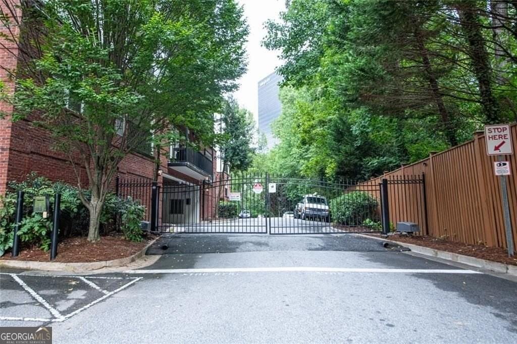 3275 Lenox Rd Ne - Photo 2 of 32