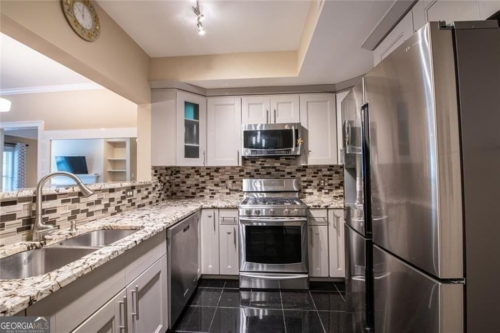 3275 Lenox Rd Ne - Photo 5 of 32