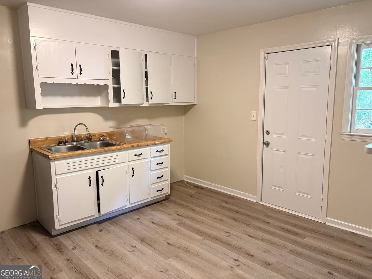 407A Fayetteville Rd - Photo 4 of 10