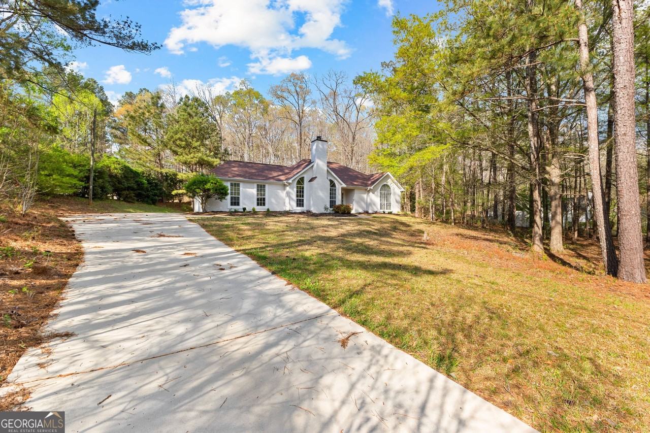 281 Winchester Dr - Photo 2 of 27