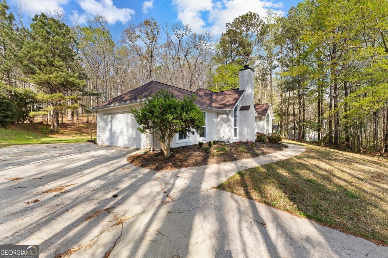 281 Winchester Dr - Photo 3 of 27