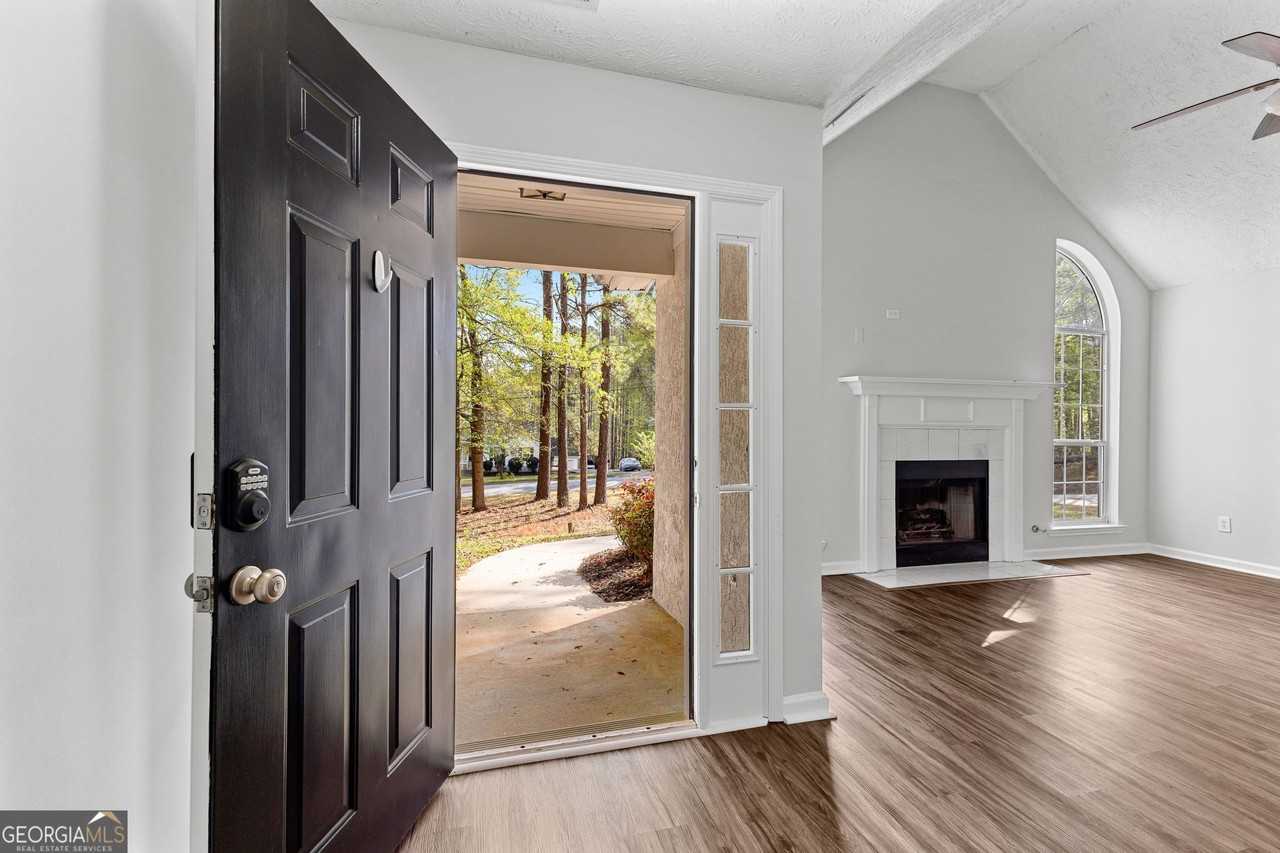 281 Winchester Dr - Photo 5 of 27