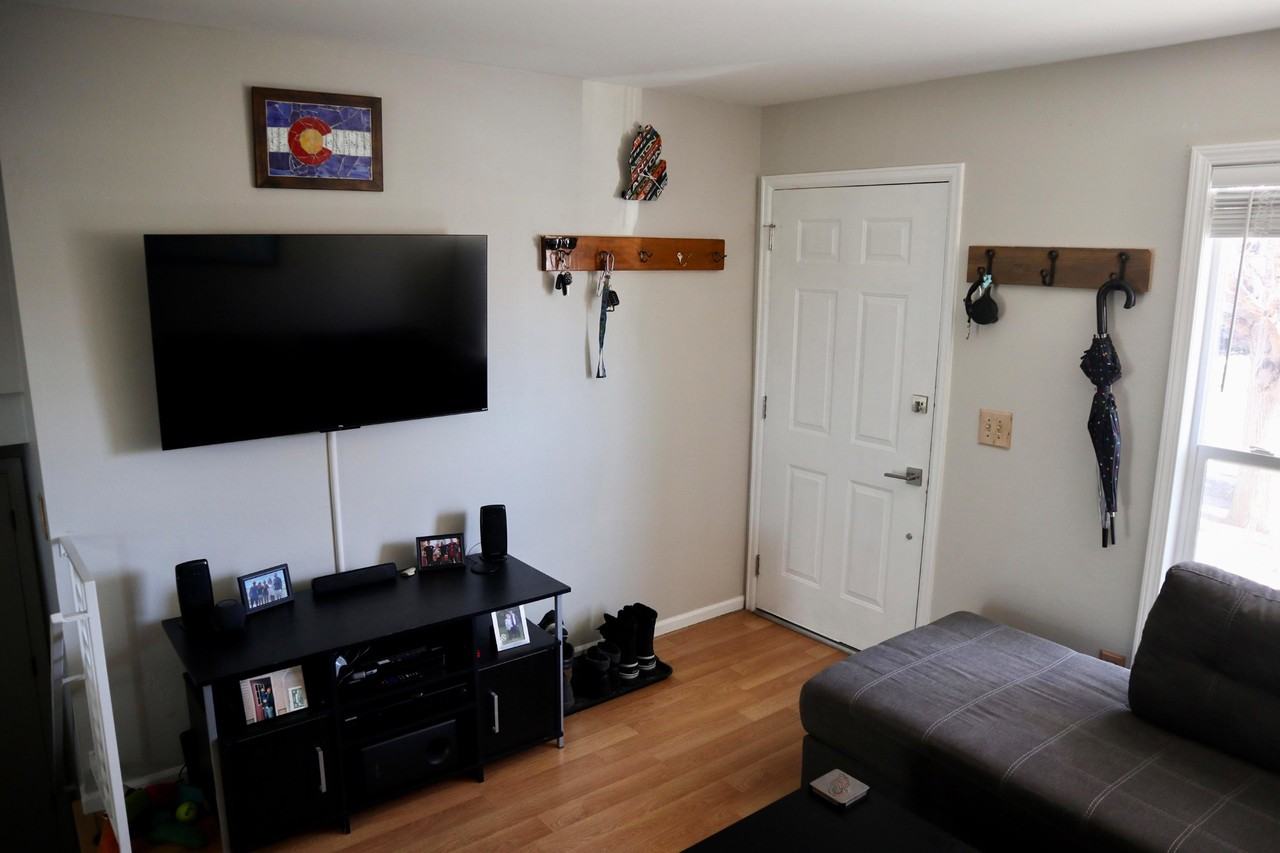 E Buchanan Pl - Photo 2 of 8