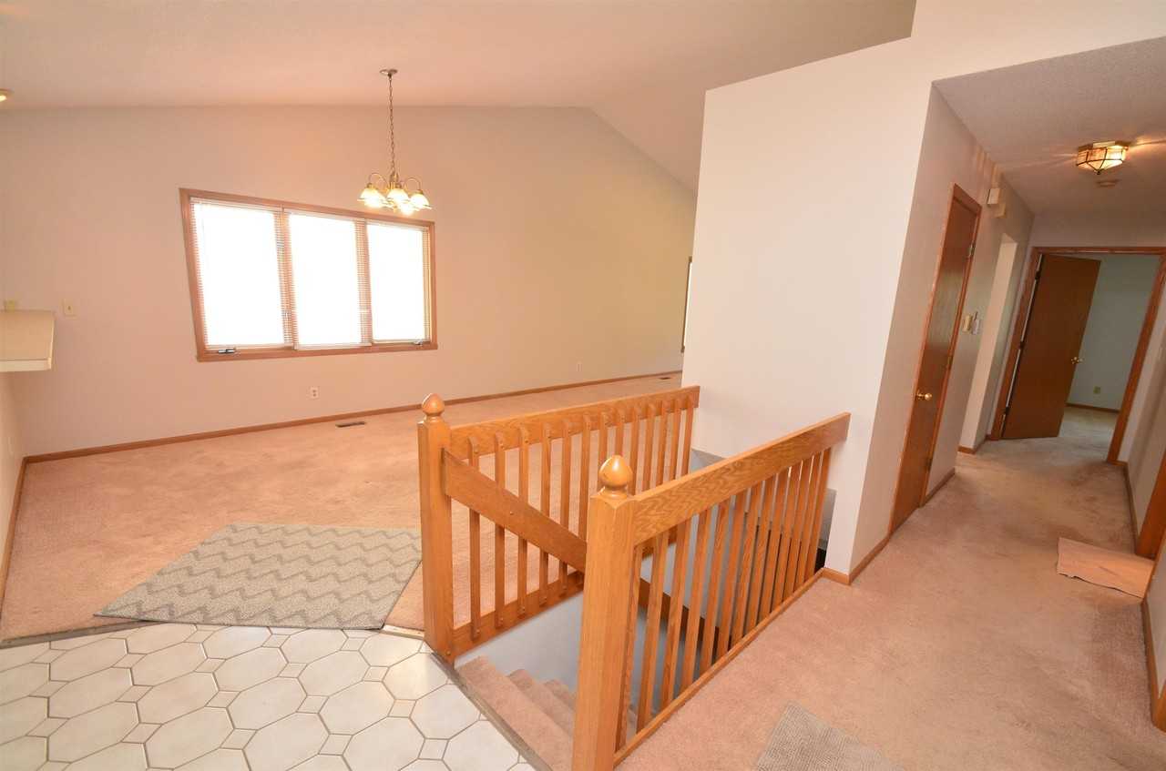 1237 Woodcreek Bnd - Photo 3 of 28