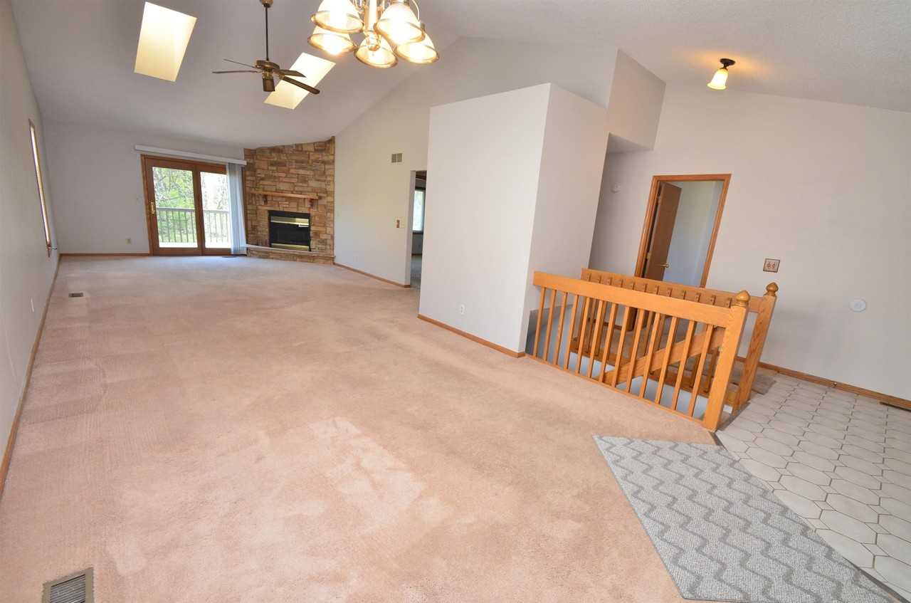 1237 Woodcreek Bnd - Photo 5 of 28