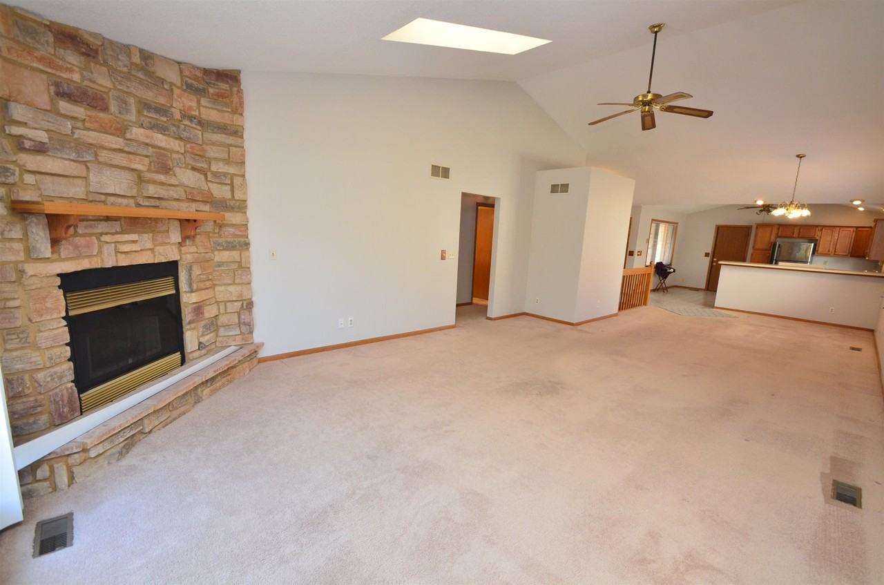 1237 Woodcreek Bnd - Photo 6 of 28