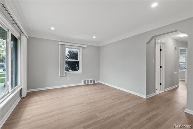 3323 Ellwood Ave - Photo 4 of 22