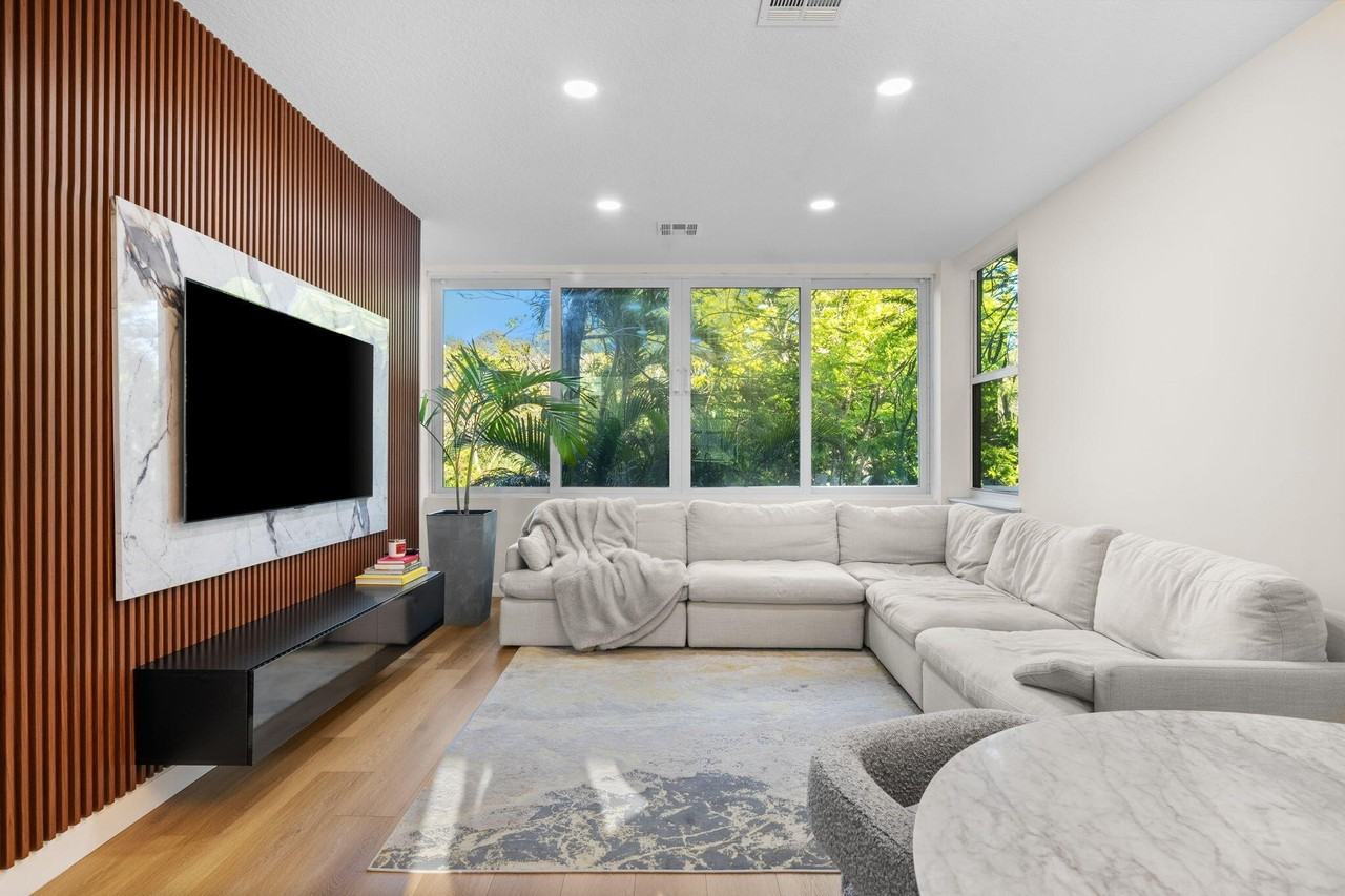 1213 Tequesta St - Photo 5 of 26