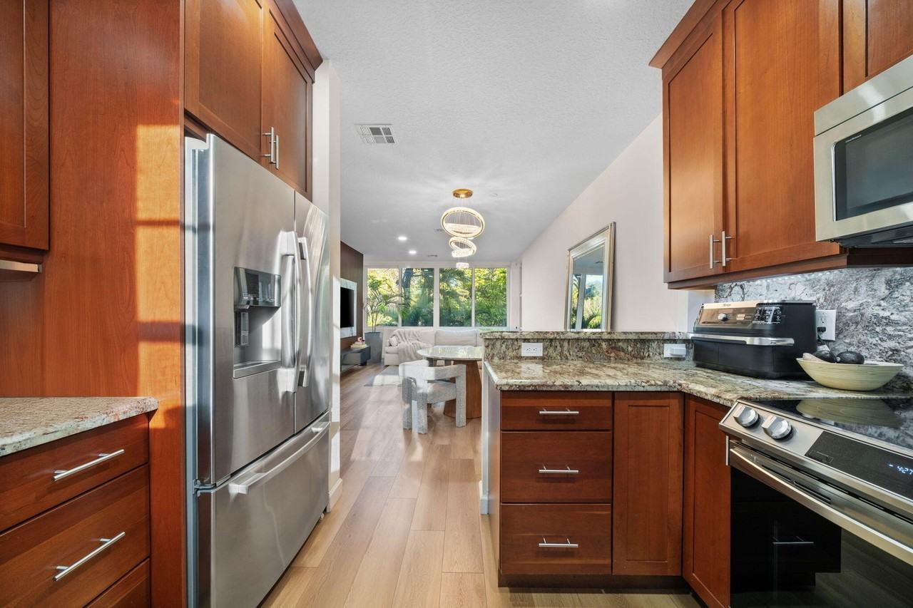 1213 Tequesta St - Photo 7 of 26