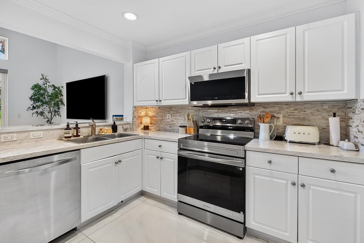 10123 N Military Trl - Photo 4 of 29