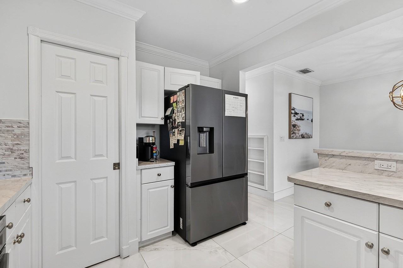 10123 N Military Trl - Photo 7 of 29