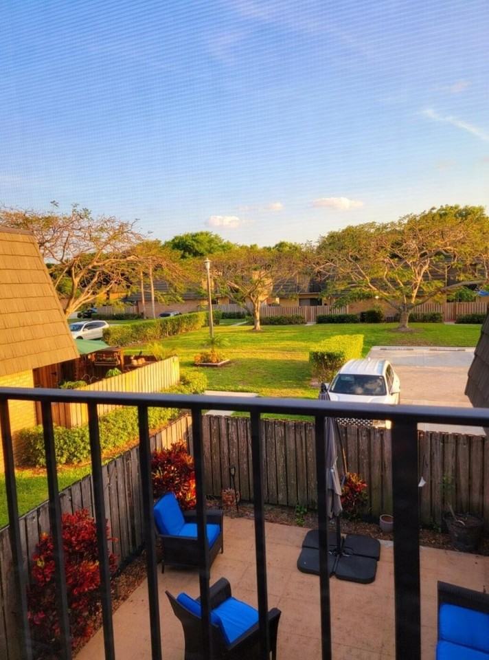 727 7th Way - Photo 2 of 20