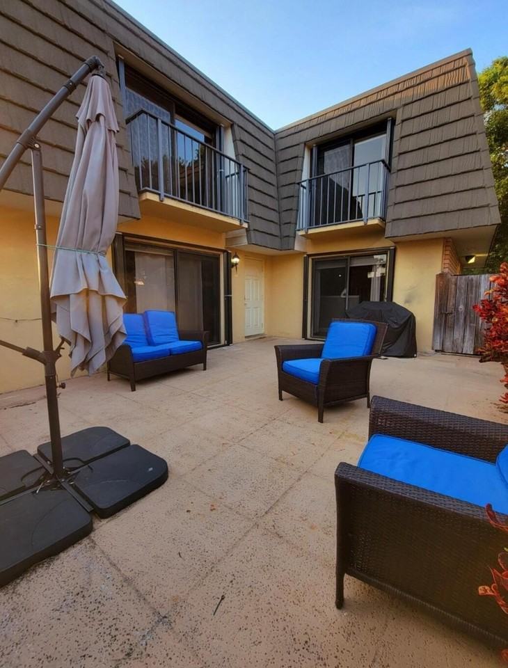 727 7th Way - Photo 3 of 20