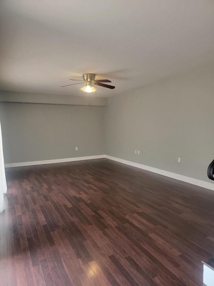 727 7th Way - Photo 4 of 20