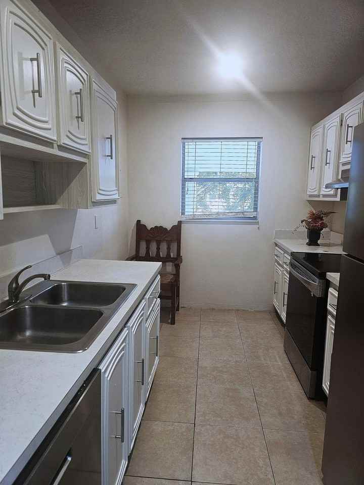 2600 Sw 22nd Ave #908 - Photo 2 of 13