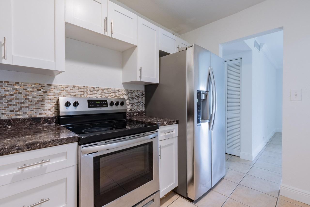 9459 Sw 76th St #R8 - Photo 2 of 21