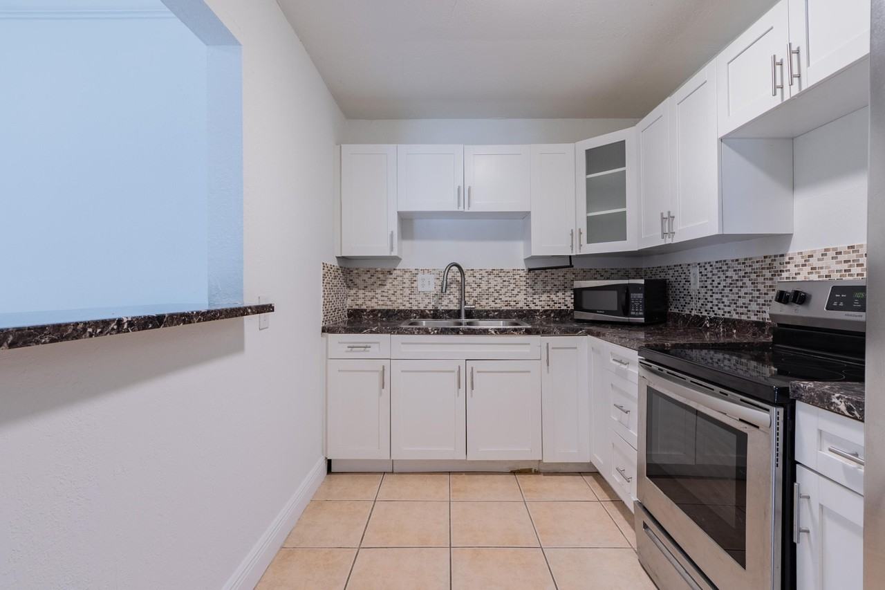 9459 Sw 76th St #R8 - Photo 3 of 21