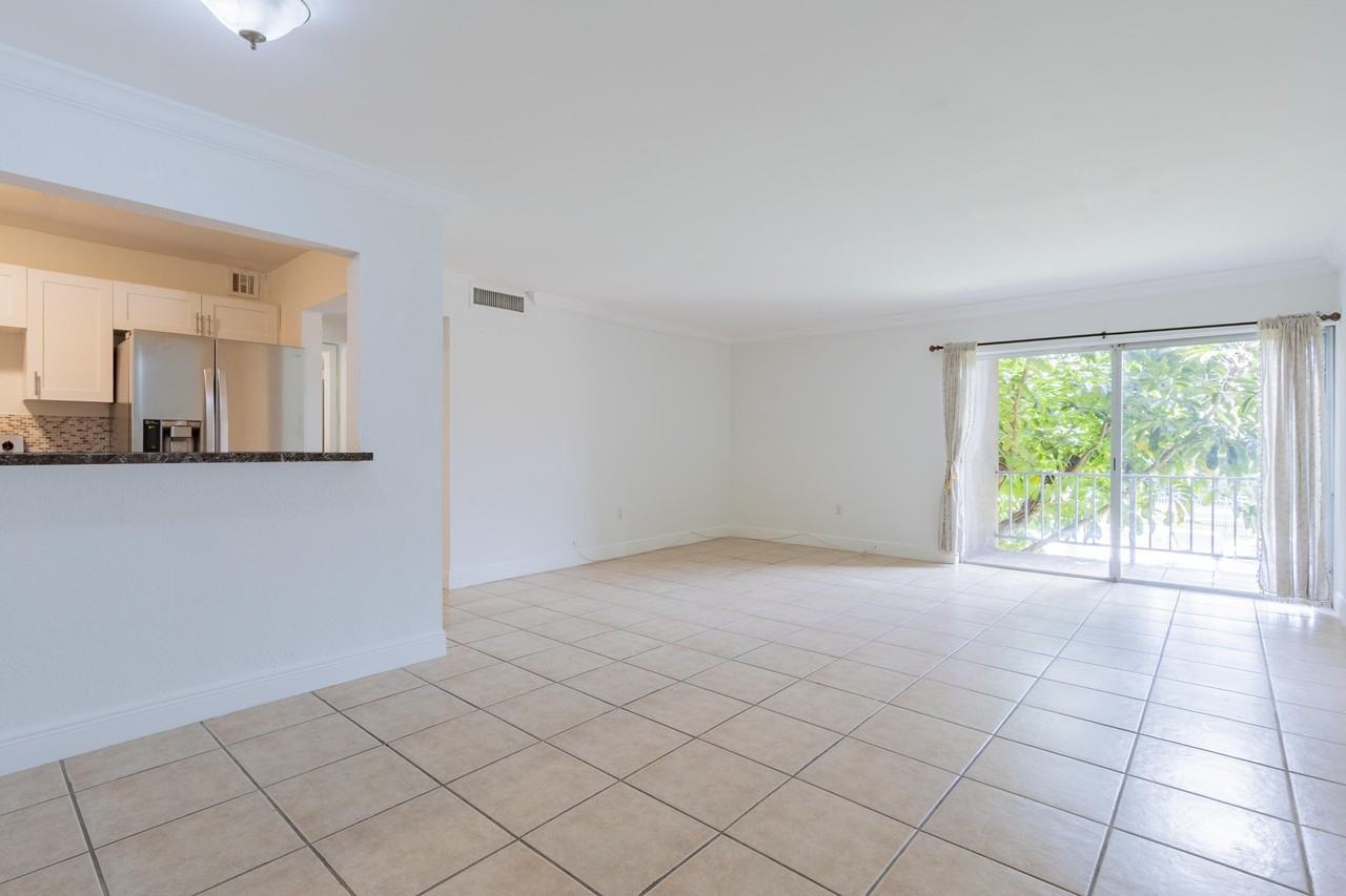 9459 Sw 76th St #R8 - Photo 4 of 21