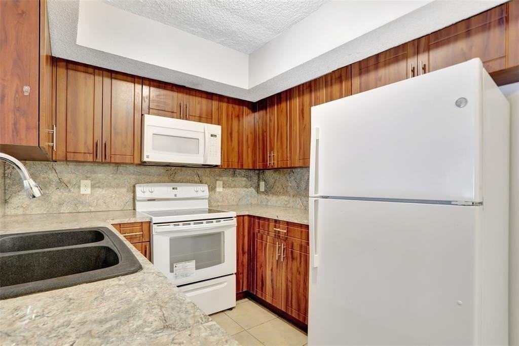 5590 Nw 61st St #803 - Photo 3 of 35
