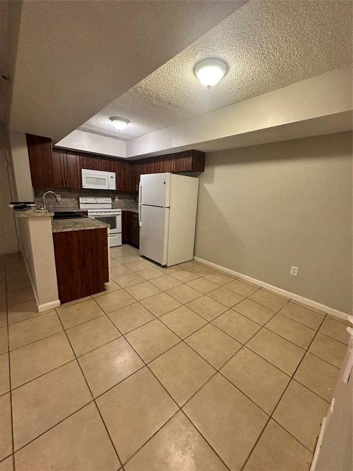 5590 Nw 61st St #803 - Photo 6 of 35