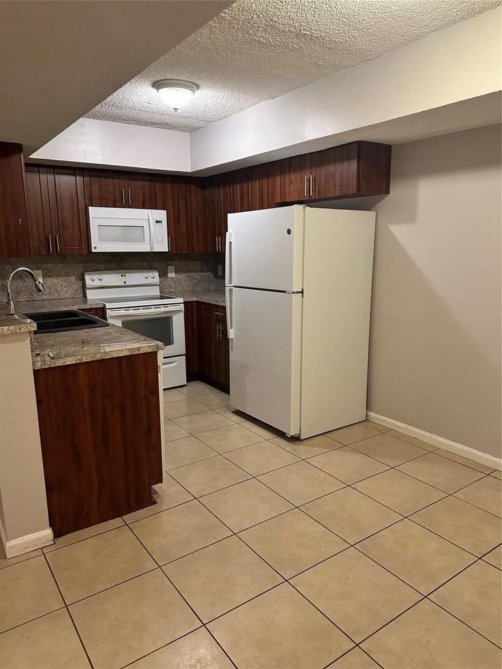 5590 Nw 61st St #803 - Photo 7 of 35