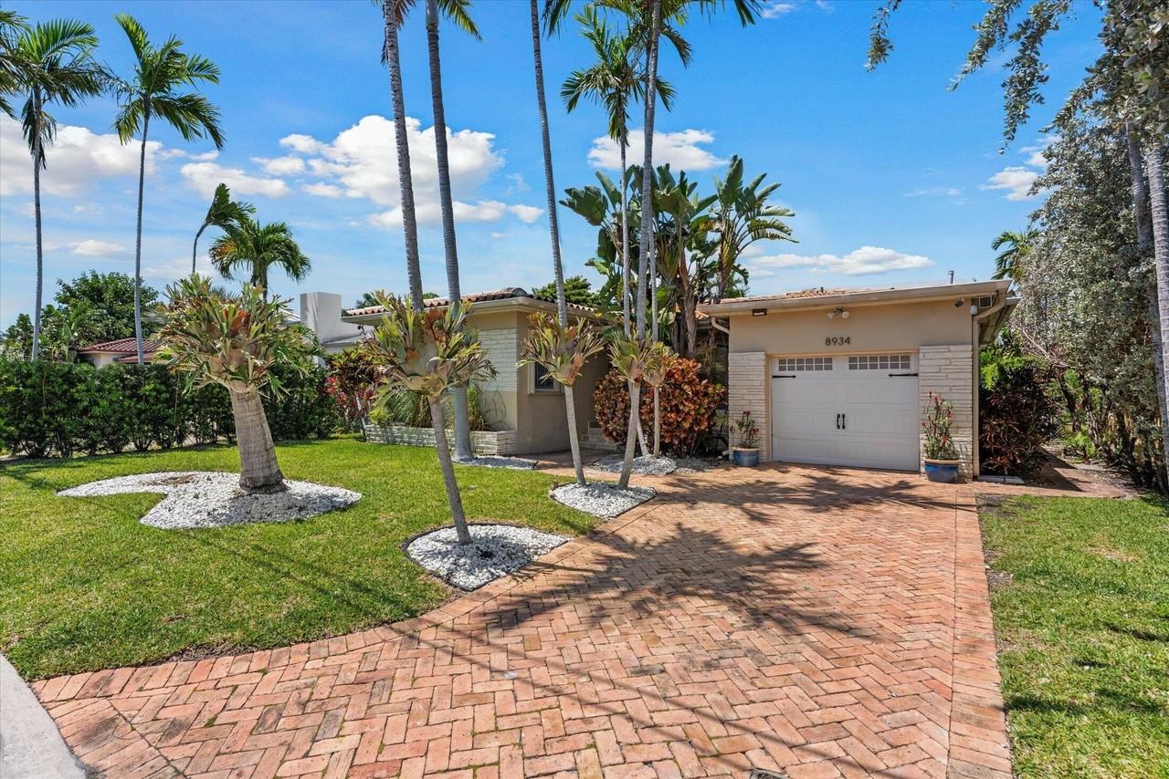 8934 Emerson Ave - Photo 3 of 24