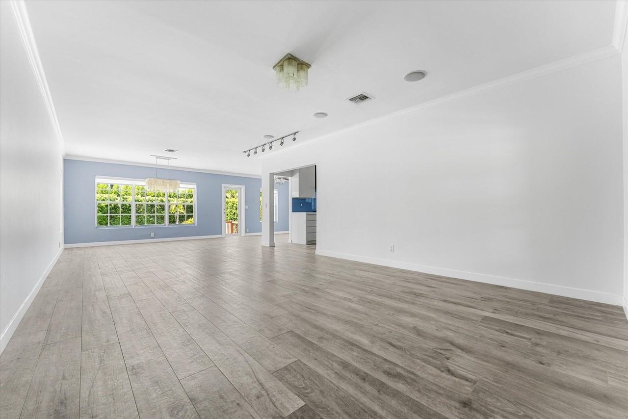 8934 Emerson Ave - Photo 5 of 24