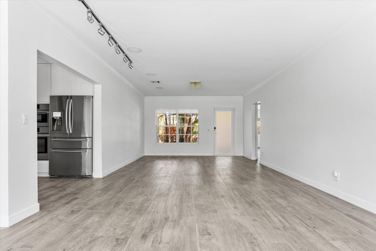 8934 Emerson Ave - Photo 7 of 24