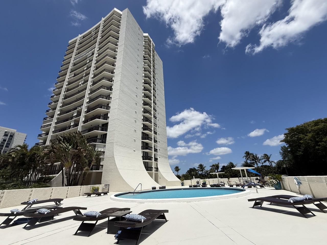 2000 Presidential Way #1204 - Photo 3 of 50