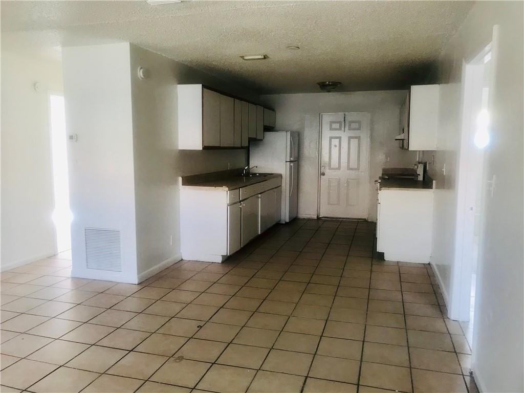 1038 Nw 8th Ave - Photo 2 of 14