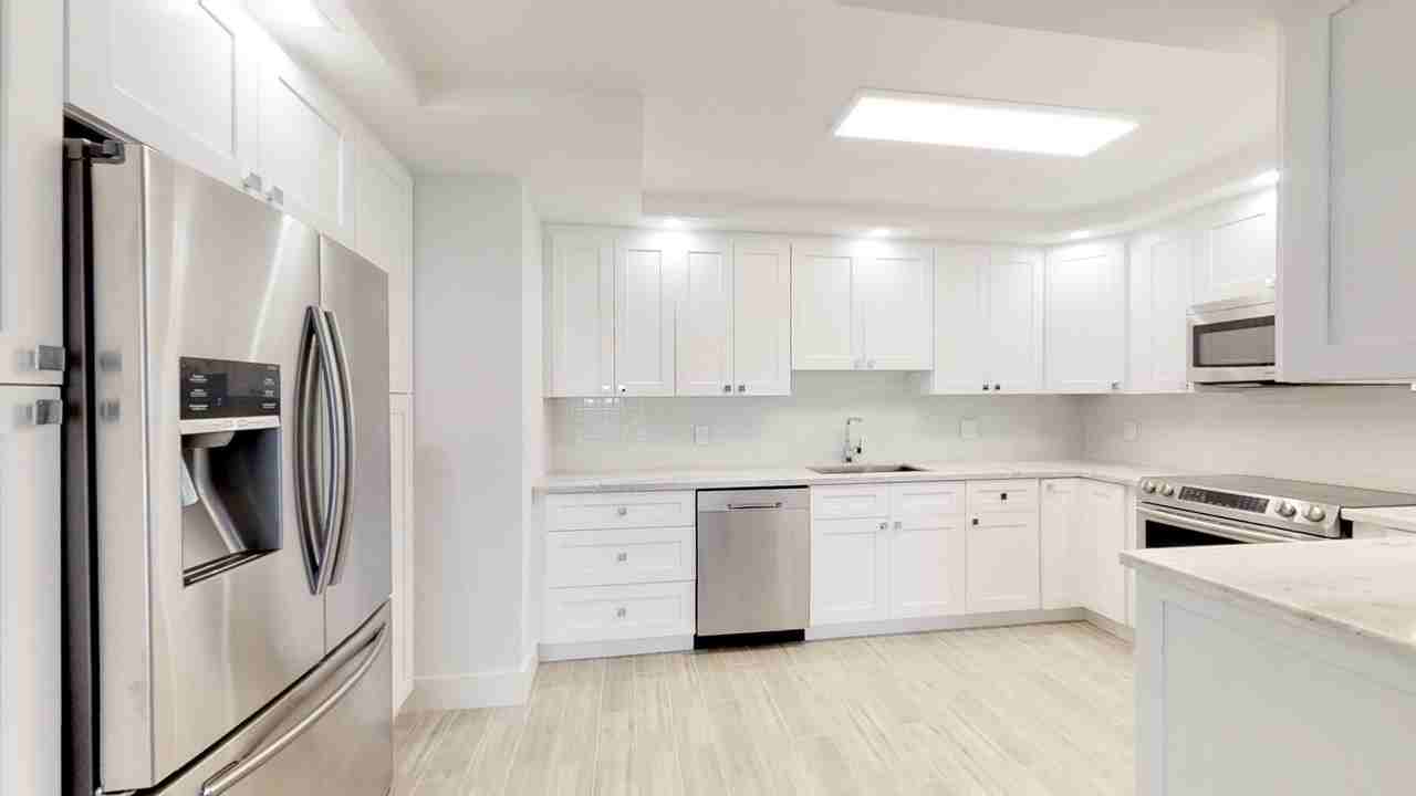 3980 Oaks Clubhouse Dr #407