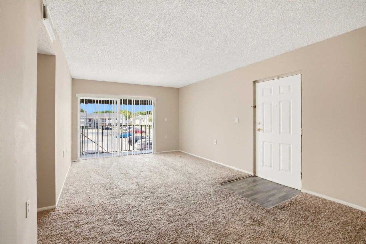 1153 Lake Victoria Dr #H