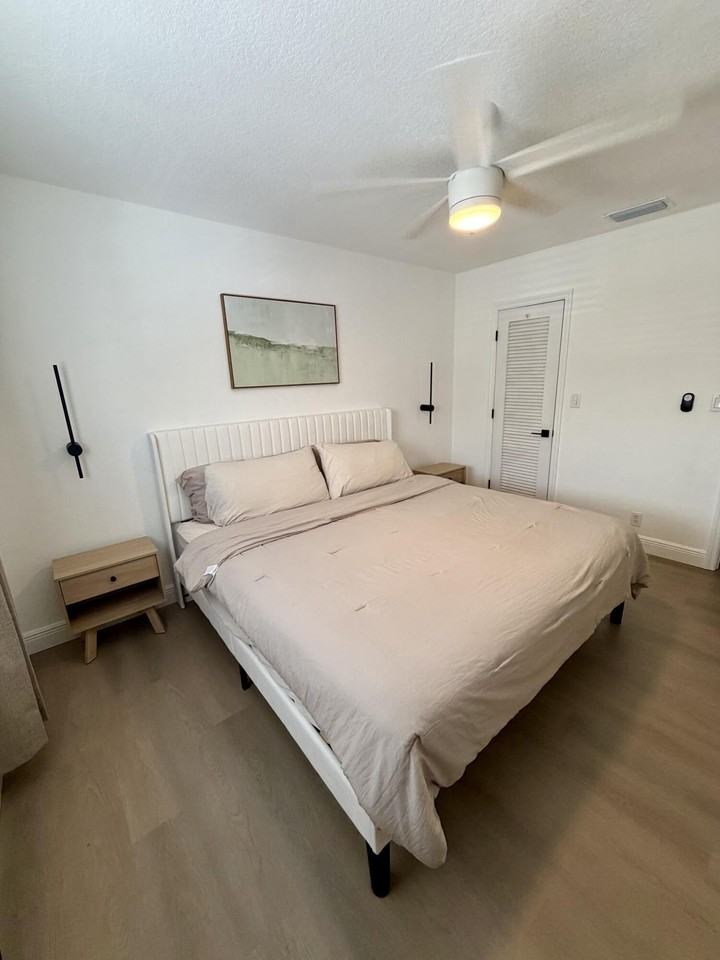 1460 Ne 18th St #211 - Photo 6 of 14