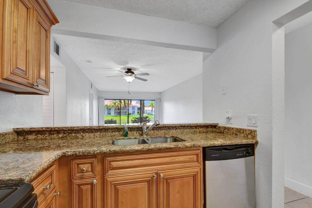 1495 Lake Crystal Dr #B - Photo 3 of 38