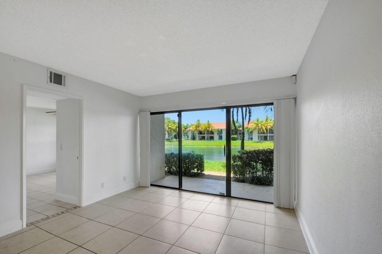 1495 Lake Crystal Dr #B - Photo 7 of 38